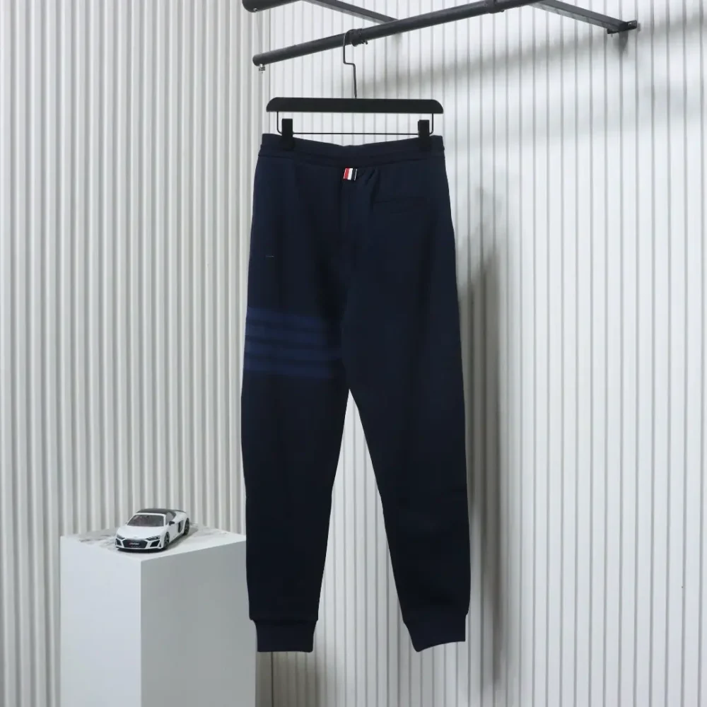 Thom Browne Neue garngefärbte Hose mit vertikalem Bein1