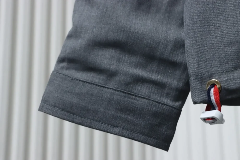 Thom Browne Windjacke mit garngefärbtem Vier-Riegel-Reißverschluss – Bild 4