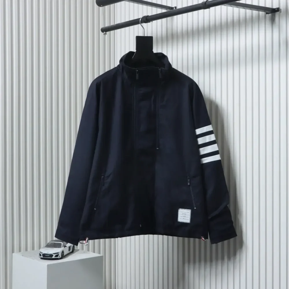 Thom Browne Windjacke mit garngefärbtem Vier-Riegel-Reißverschluss – Bild 12