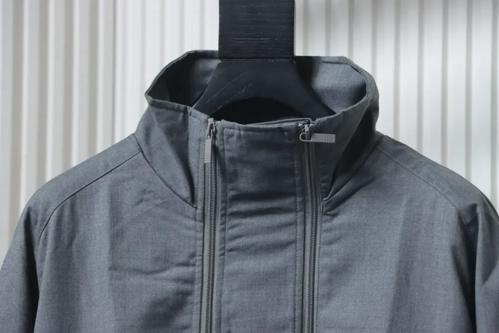 Thom Browne Windjacke mit garngefärbtem Vier-Riegel-Reißverschluss – Bild 6
