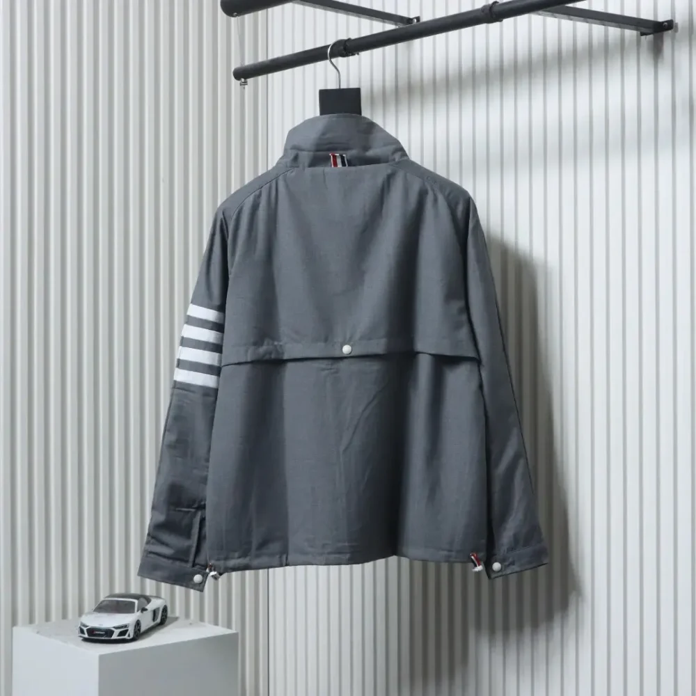 Thom Browne Windjacke mit garngefärbtem Vier-Riegel-Reißverschluss – Bild 2
