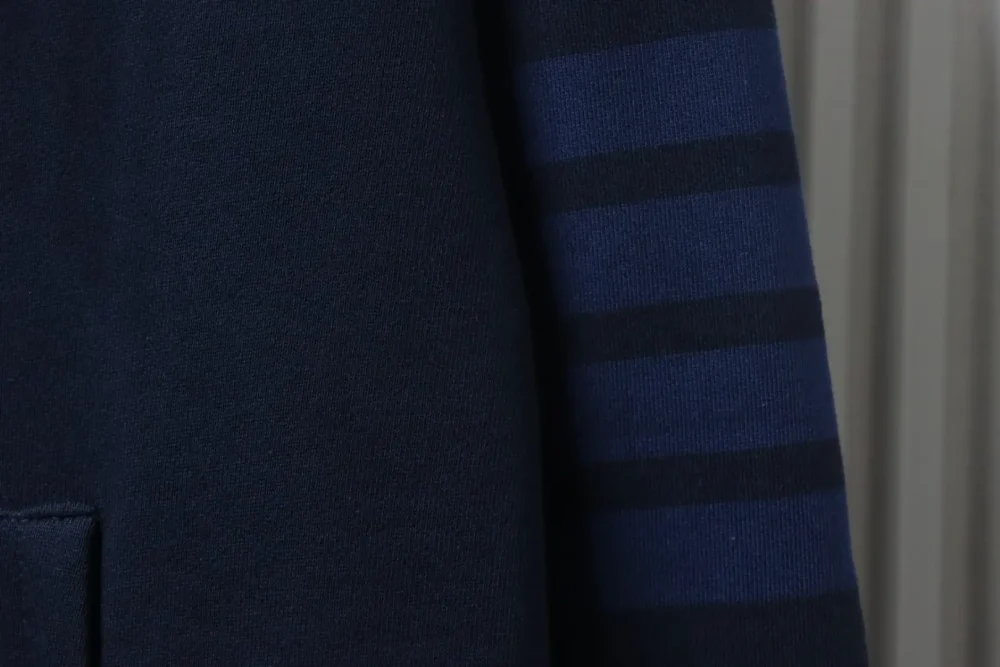 Thom Browne klassisches, garngefärbtes Kapuzensweatshirt mit vier Balken – Bild 9
