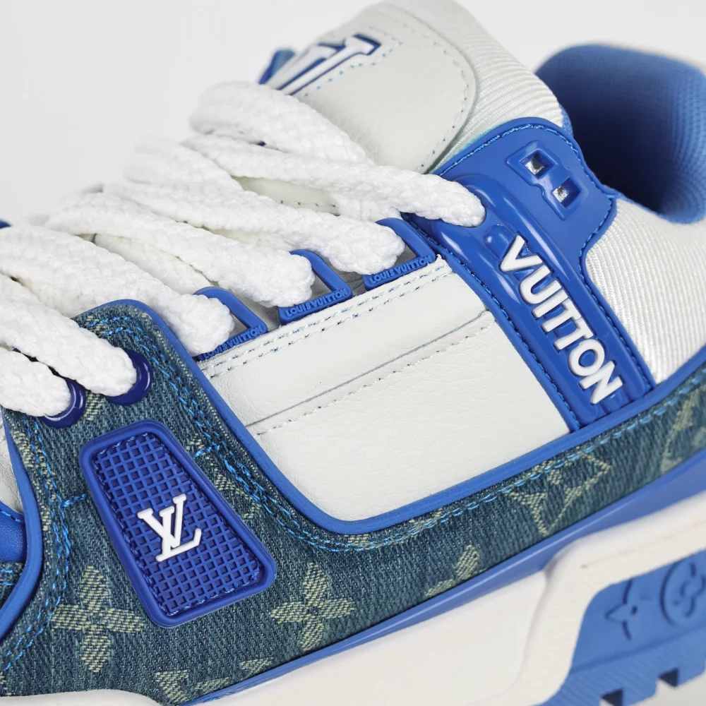Trainer Maxi-Sneaker in Blau mit Monogramm und Weiß – Bild 9