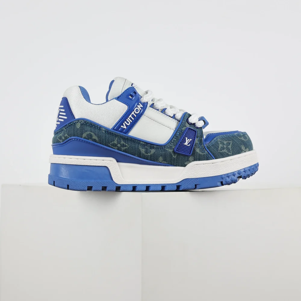 Trainer Maxi-Sneaker in Blau mit Monogramm und Weiß – Bild 6