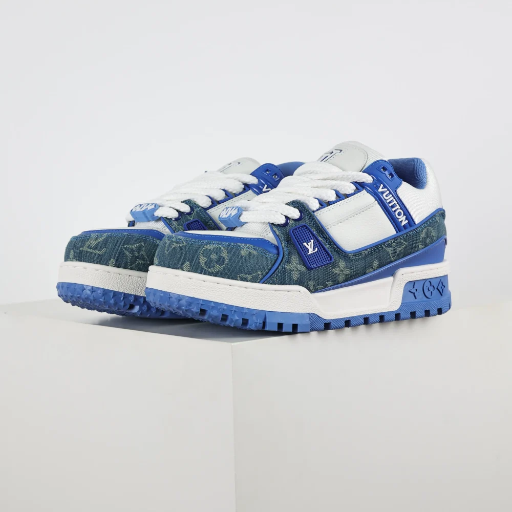 Trainer Maxi-Sneaker in Blau mit Monogramm und Weiß – Bild 3