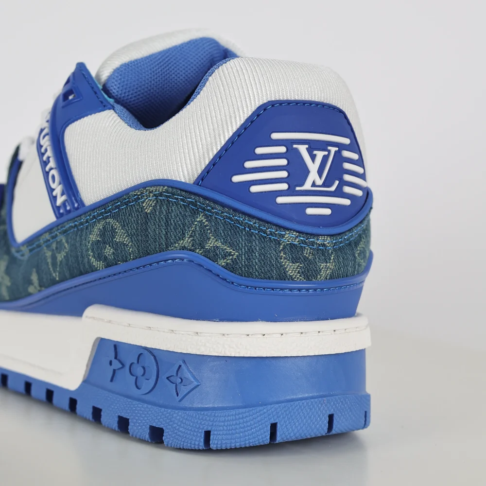 Trainer Maxi-Sneaker in Blau mit Monogramm und Weiß – Bild 10
