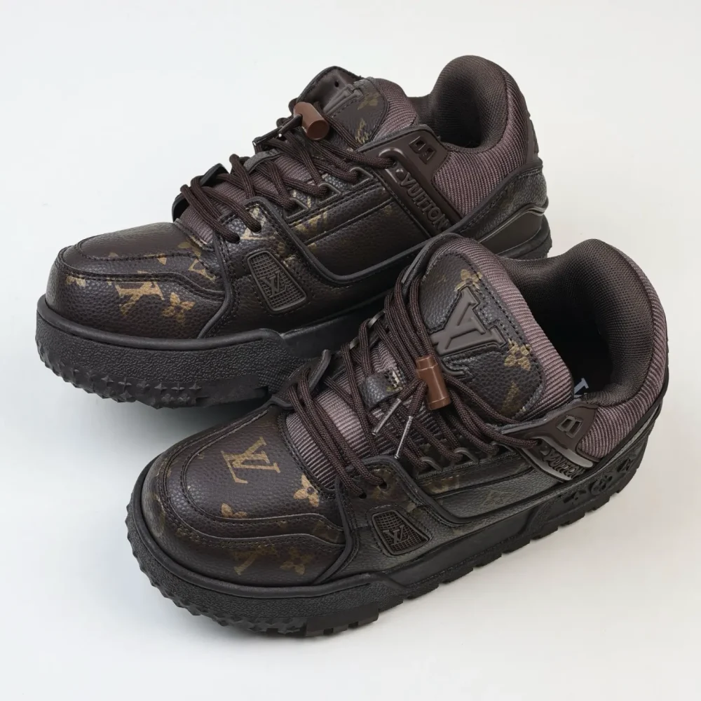 Trainer Maxi-Sneaker in Braun mit Monogramm-Klassiker – Bild 7