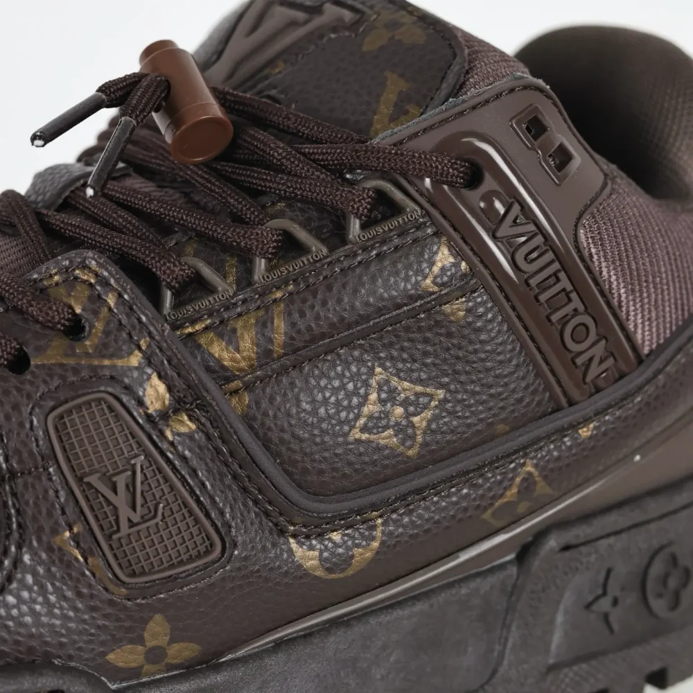 Trainer Maxi-Sneaker in Braun mit Monogramm-Klassiker – Bild 11