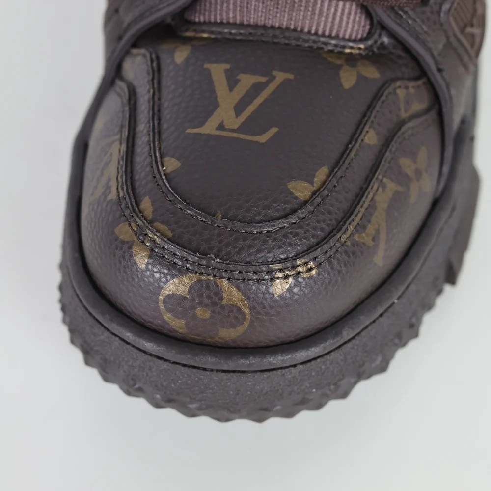 Trainer Maxi-Sneaker in Braun mit Monogramm-Klassiker – Bild 9