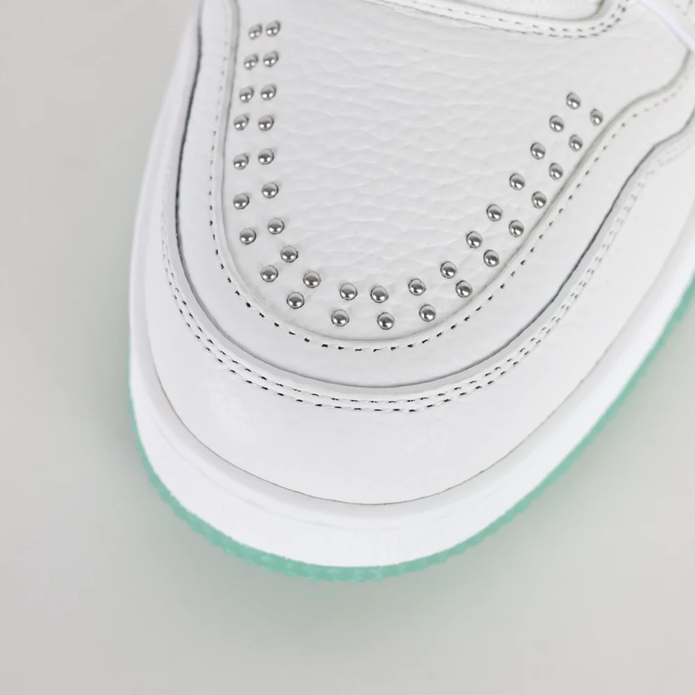 Trainer flache Schnür-Low-Top-Sneaker aus Rindsleder in Weiß und Grün – Bild 10