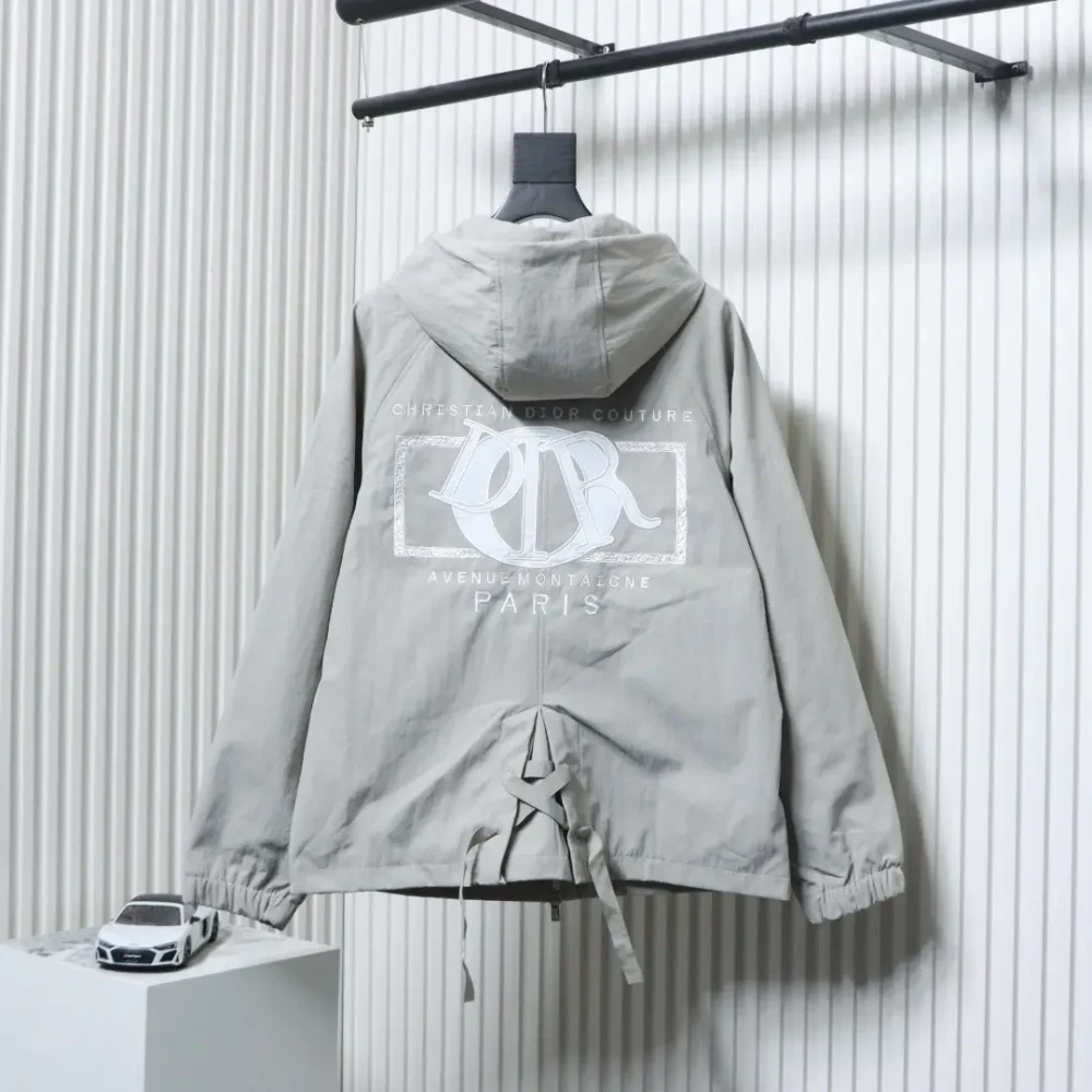 Trenchcoat mit Kapuze und Schriftzug-Stickerei – Bild 2