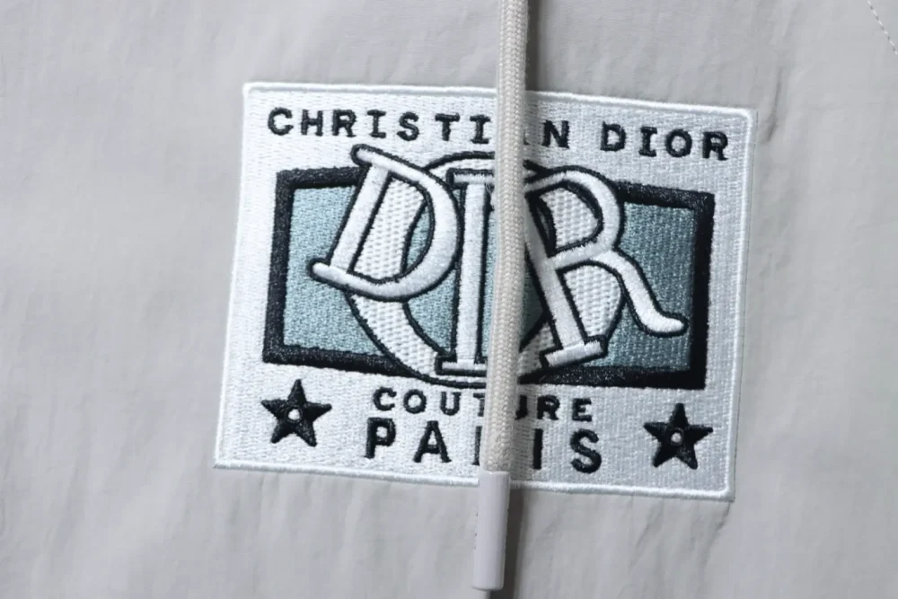 Trenchcoat mit Kapuze und Schriftzug-Stickerei – Bild 8