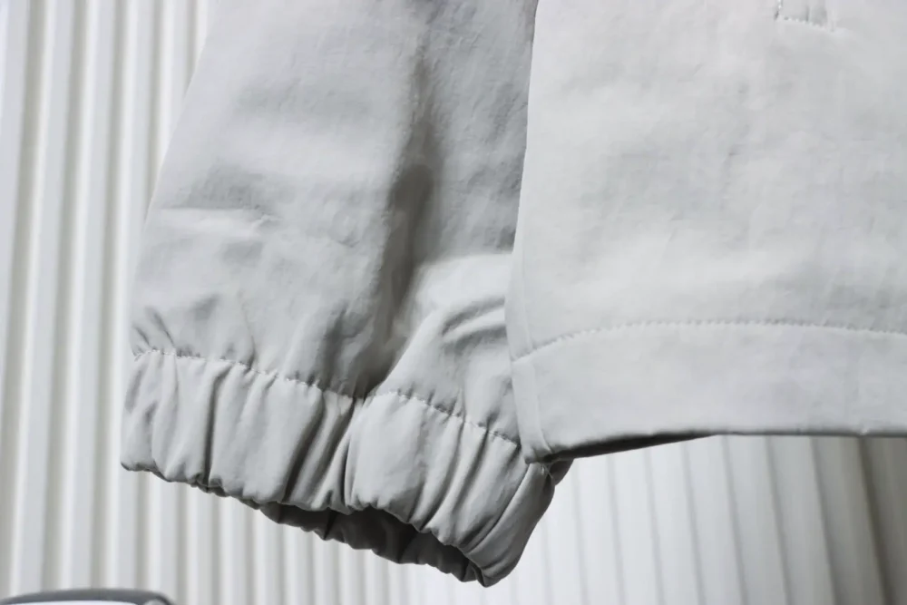 Trenchcoat mit Kapuze und Schriftzug-Stickerei – Bild 9