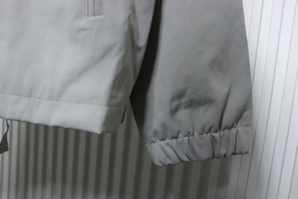 Trenchcoat mit Kapuze und Schriftzug-Stickerei – Bild 10