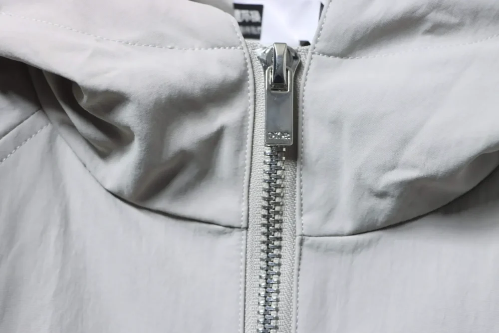Trenchcoat mit Kapuze und Schriftzug-Stickerei – Bild 5