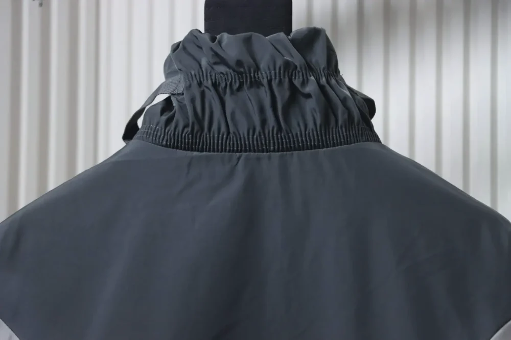 Trenchcoat mit Reißverschluss und Monogramm-Print – Bild 4