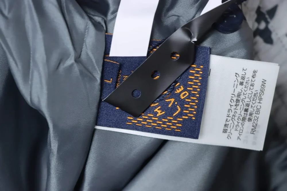 Trenchcoat mit Reißverschluss und Monogramm-Print – Bild 9