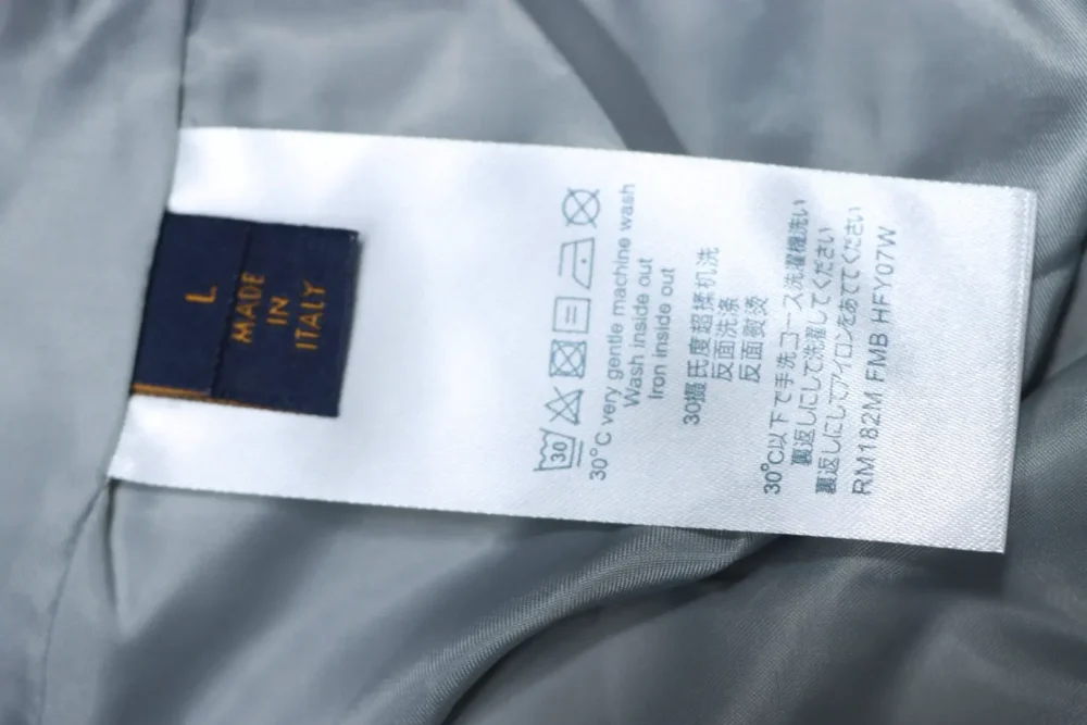 Windjacke mit Reißverschluss und Monogramm-Volldruck – Bild 7