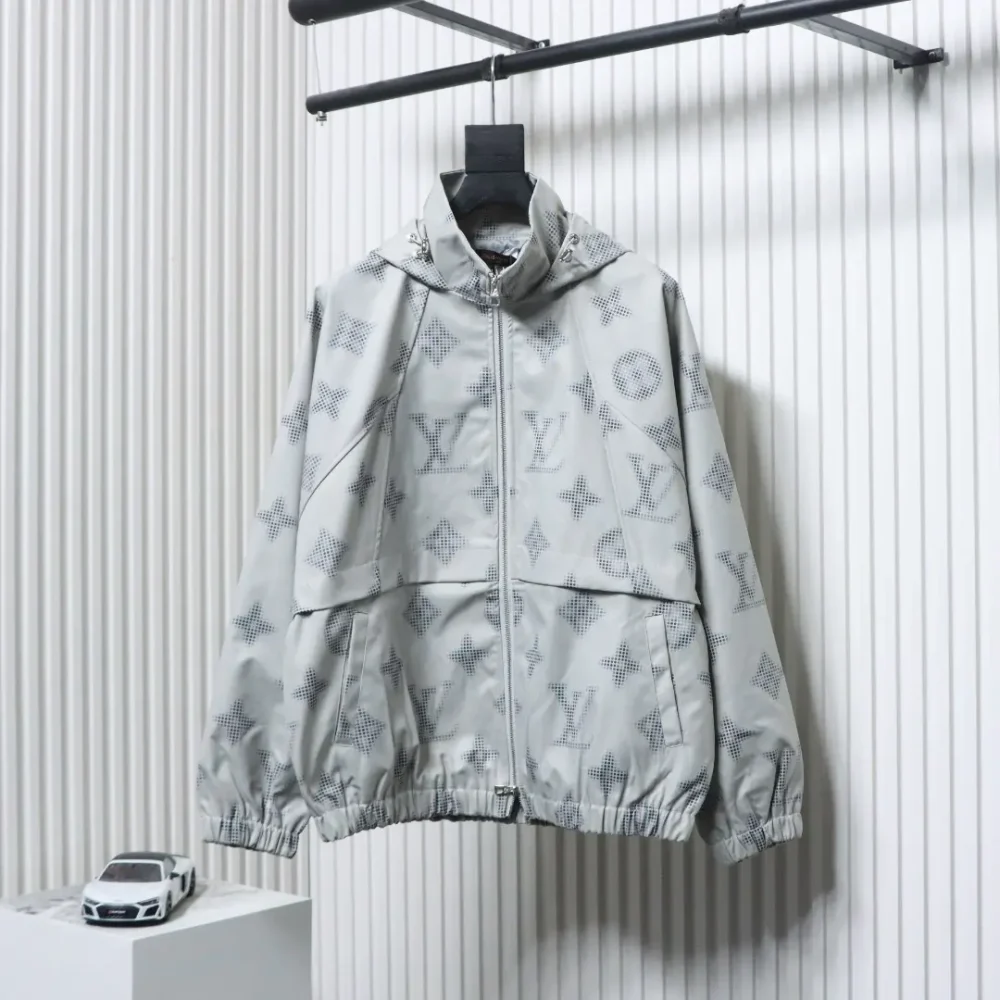 Windjacke mit Reißverschluss und Monogramm-Volldruck
