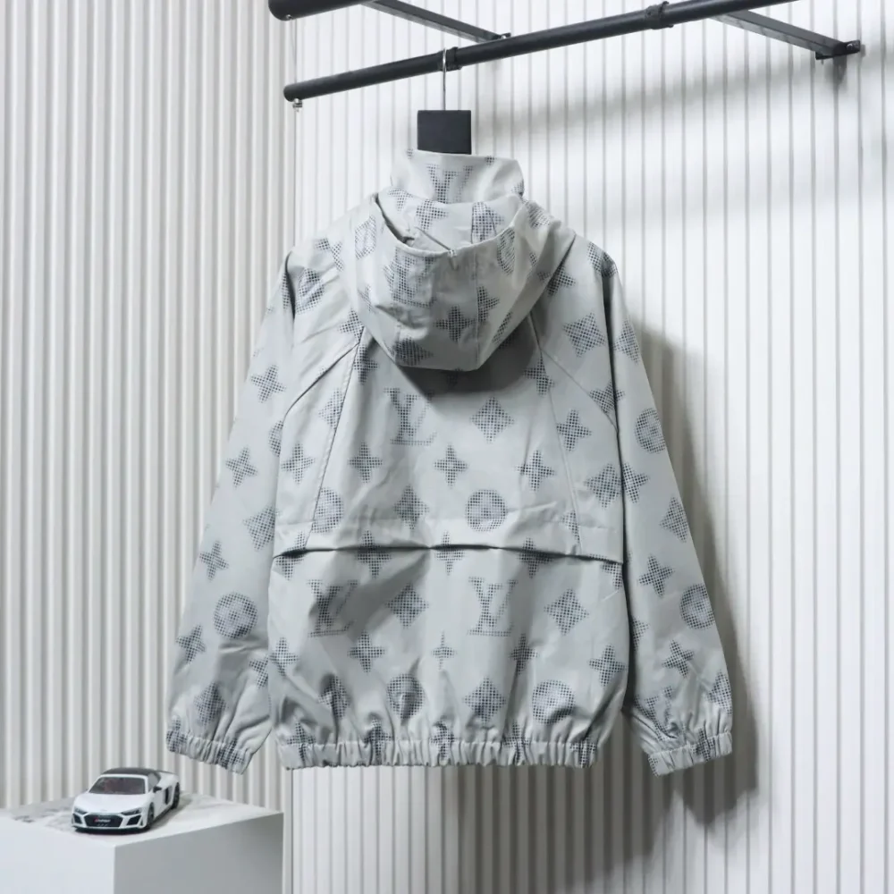 Windjacke mit Reißverschluss und Monogramm-Volldruck – Bild 2
