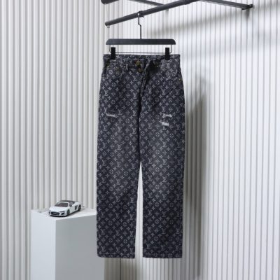 Zerrissene Jeanshose mit Volldruck