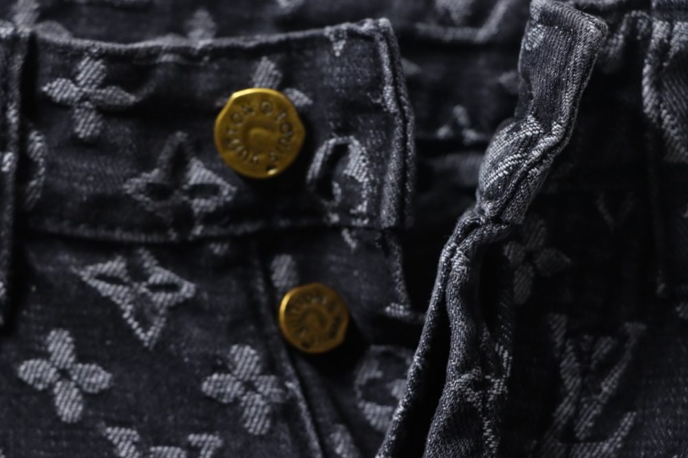 Zerrissene Jeanshose mit Volldruck XXL – Bild 5