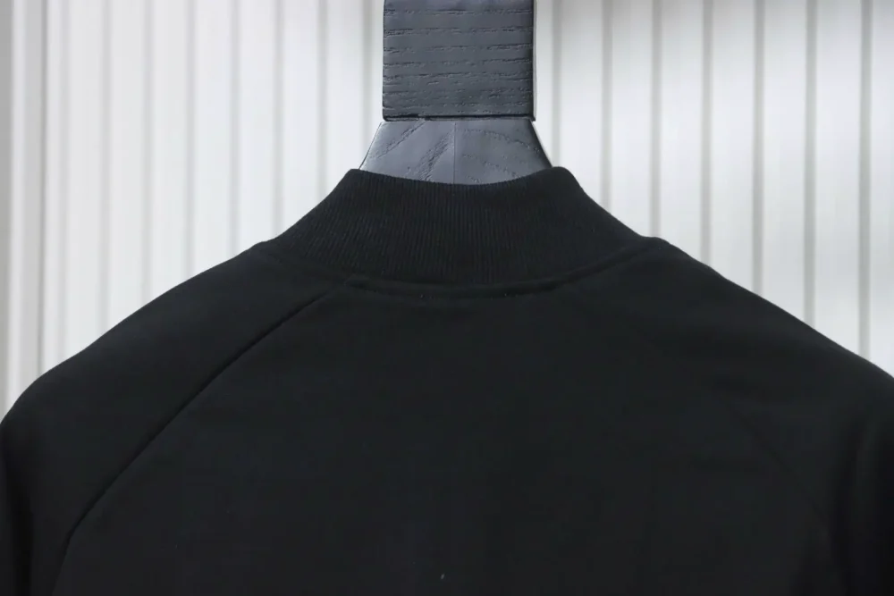 Anzugjacke mit Reißverschluss und Monogramm-Buchstaben-Volldruck in Kontrastfarben – Bild 8