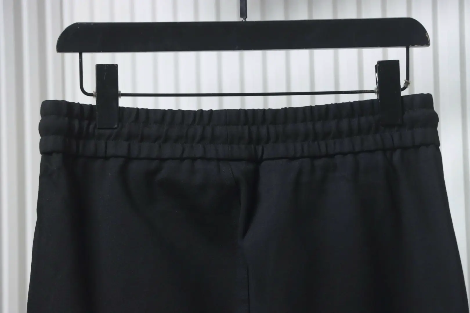 Arbeitshose mit seitlichen Gurtbandeinsätzen – Bild 3