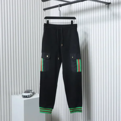 Arbeitshose mit seitlichen Gurtbandeinsätzen