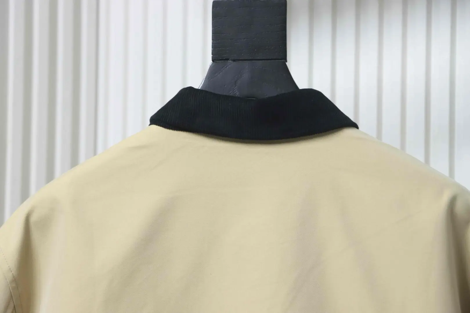 Arbeitsjacke mit Stickerei auf der Brust – Bild 4