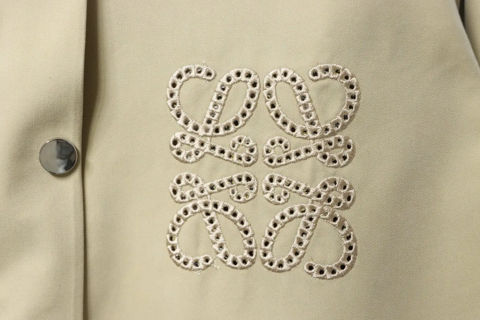 Arbeitsjacke mit Stickerei auf der Brust – Bild 6