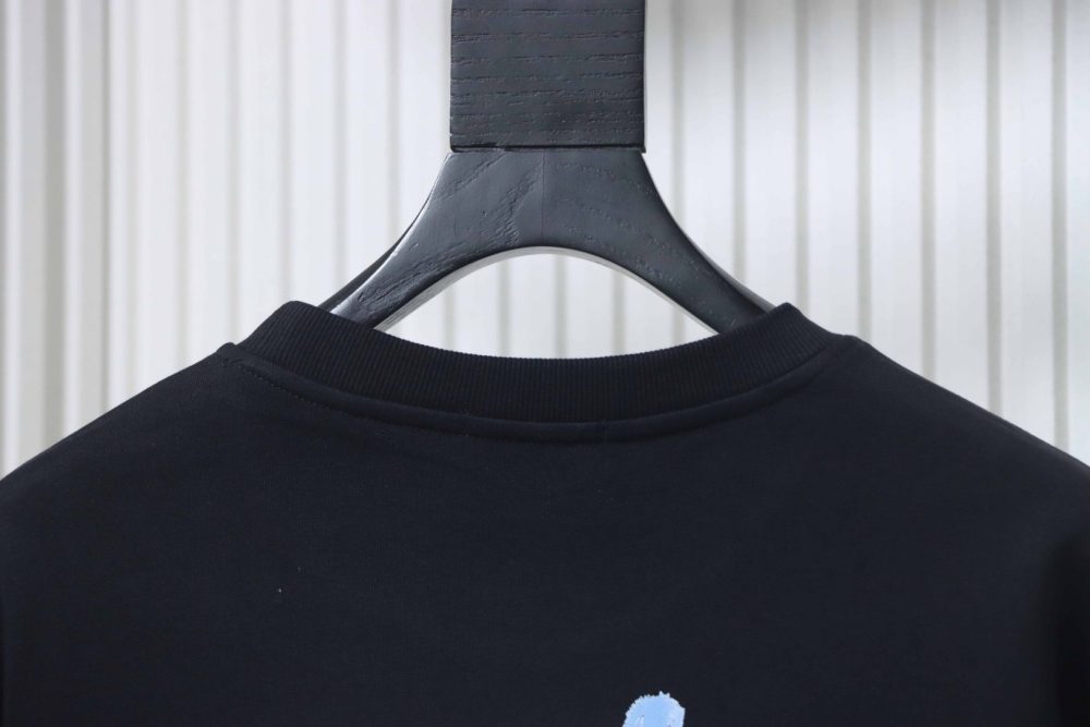 Balenciaga 25FW Sweatshirt mit Rundhalsausschnitt und aufgemaltem Schriftzug – Bild 4