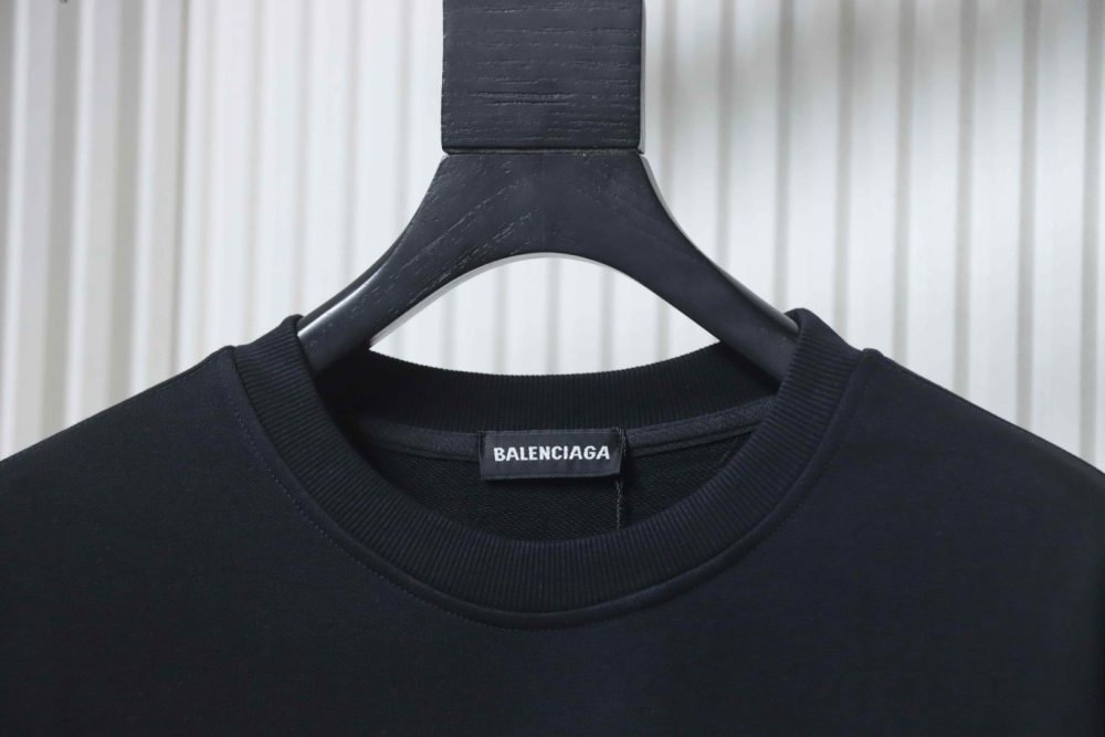 Balenciaga 25FW Sweatshirt mit Rundhalsausschnitt und aufgemaltem Schriftzug – Bild 3