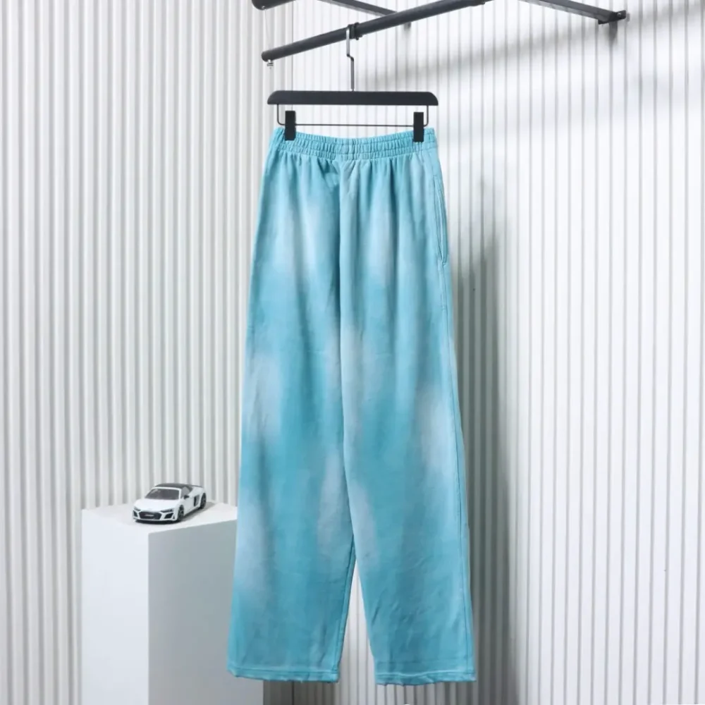 Balenciaga BLCG Hose mit weitem Bein und verwaschenem Batikmuster und aufgestickter Schneeflocken-Cola – Bild 12