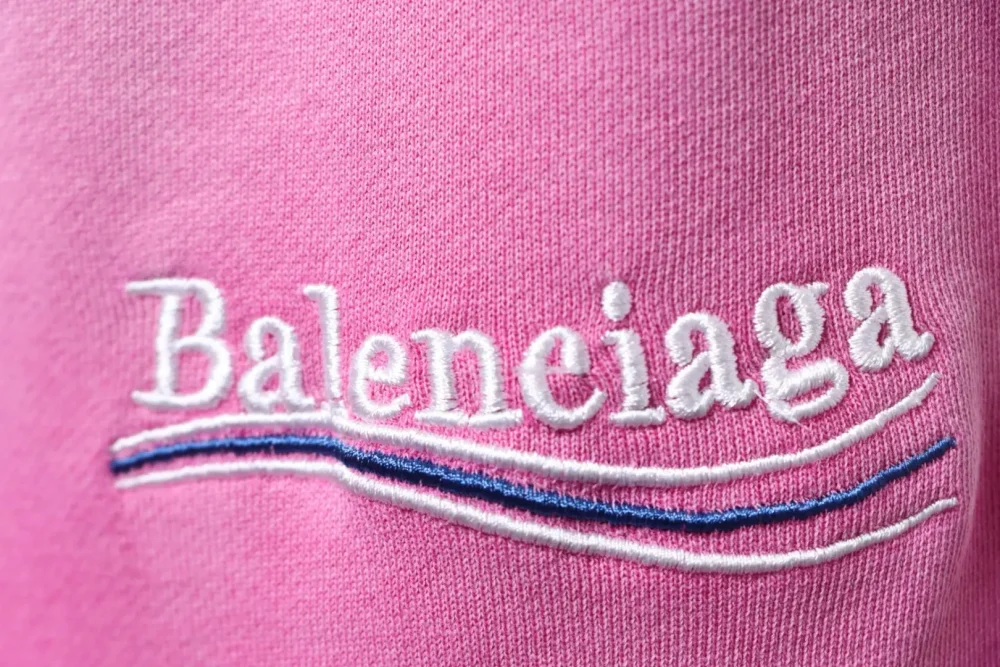 Balenciaga BLCG Hose mit weitem Bein und verwaschenem Batikmuster und aufgestickter Schneeflocken-Cola – Bild 7