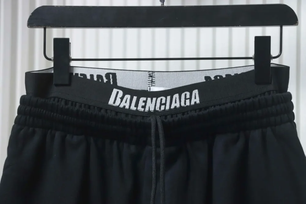 Balenciaga BLCG Pre-Fall Baggy-Hose mit weitem Bein und Doppelgürtel – Bild 4