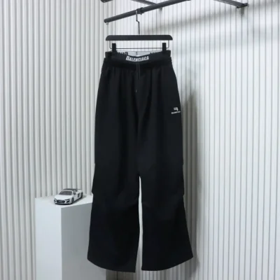Balenciaga BLCG Pre-Fall Baggy-Hose mit weitem Bein und Doppelgürtel