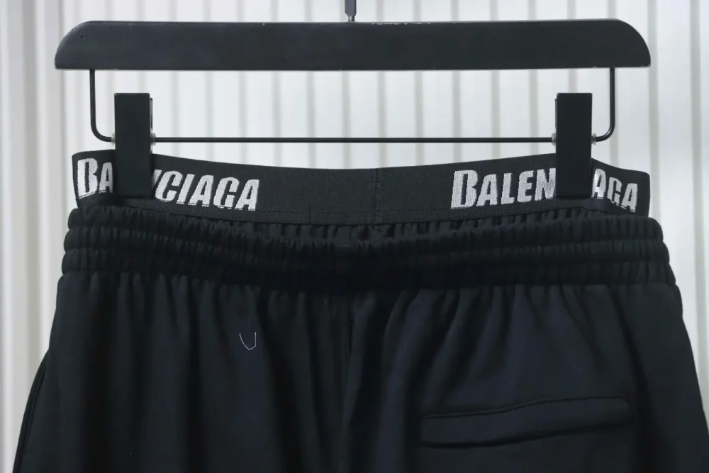 Balenciaga BLCG Pre-Fall Baggy-Hose mit weitem Bein und Doppelgürtel – Bild 3