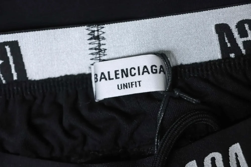 Balenciaga BLCG Pre-Fall Baggy-Hose mit weitem Bein und Doppelgürtel – Bild 7