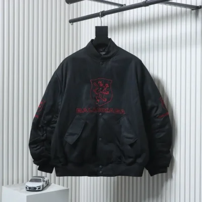 Balenciaga BLCG Red Stripe Manchester United bestickte Baseball-Fliegerjacke