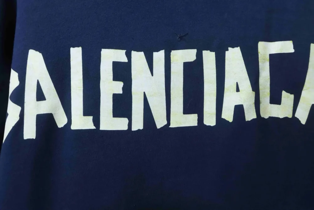 Balenciaga Classic Masking Tape Zerrissenes Kapuzensweatshirt mit Waschung – Bild 9