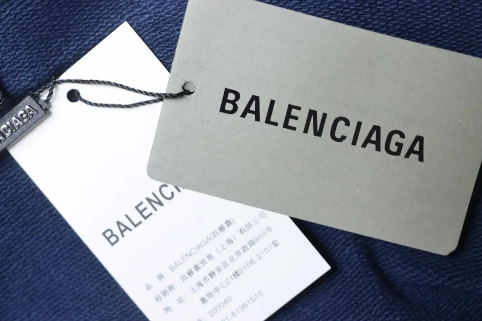 Balenciaga Classic Masking Tape Zerrissenes Kapuzensweatshirt mit Waschung – Bild 10