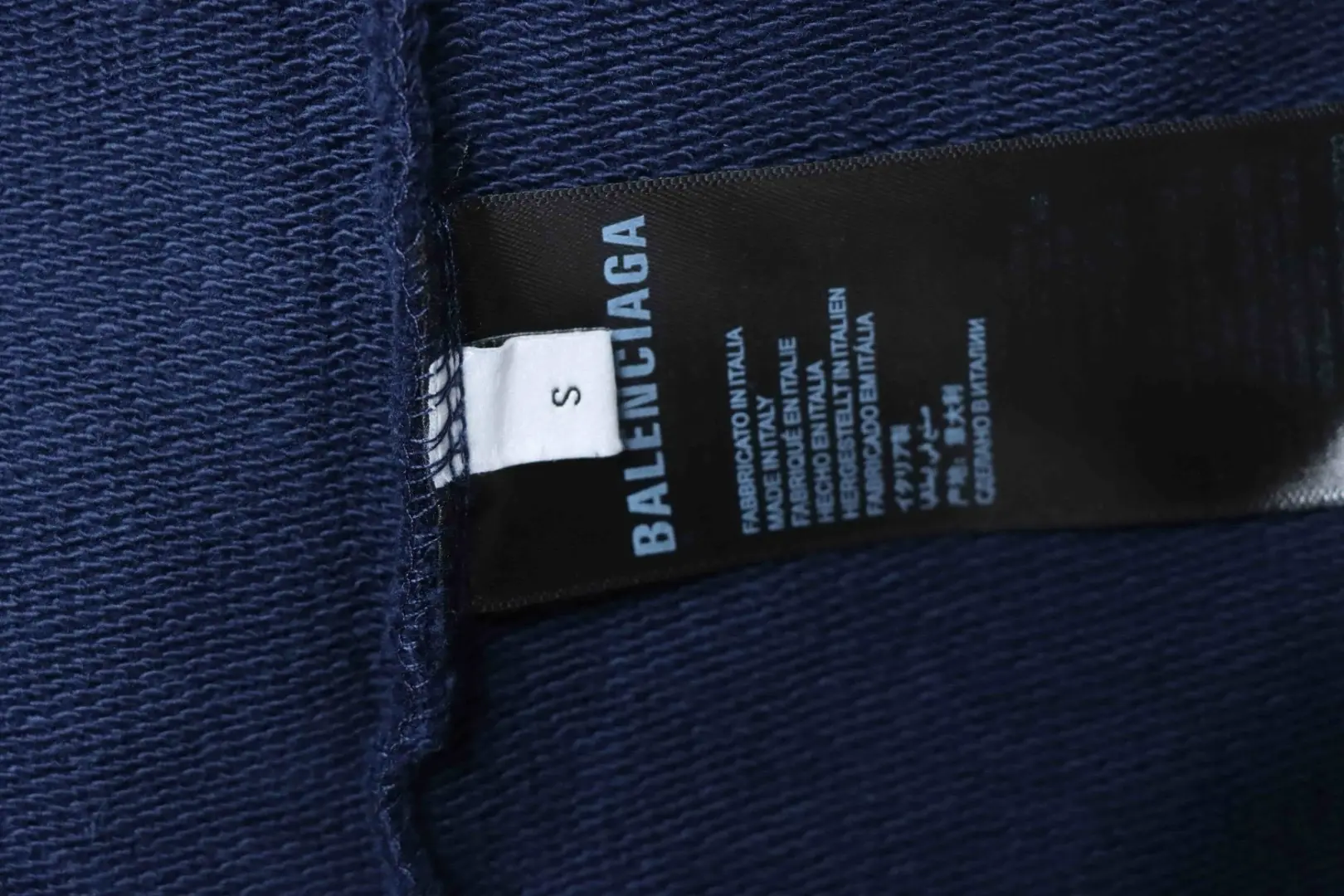 Balenciaga Classic Masking Tape Zerrissenes Kapuzensweatshirt mit Waschung – Bild 7