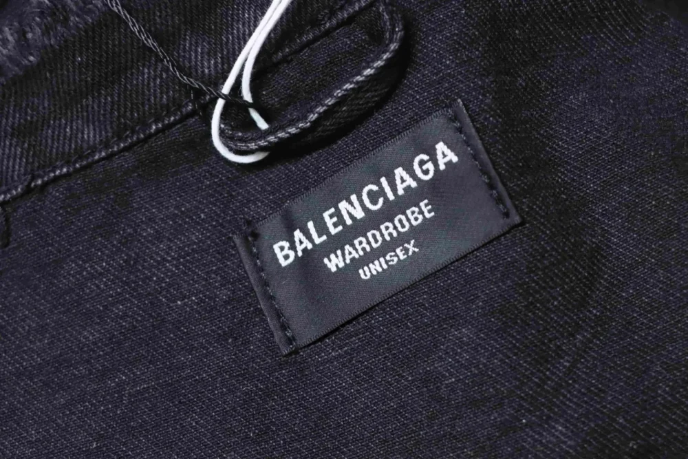 Balenciaga Klassische Jeansjacke mit Cola-Logo-Stickerei – Bild 9