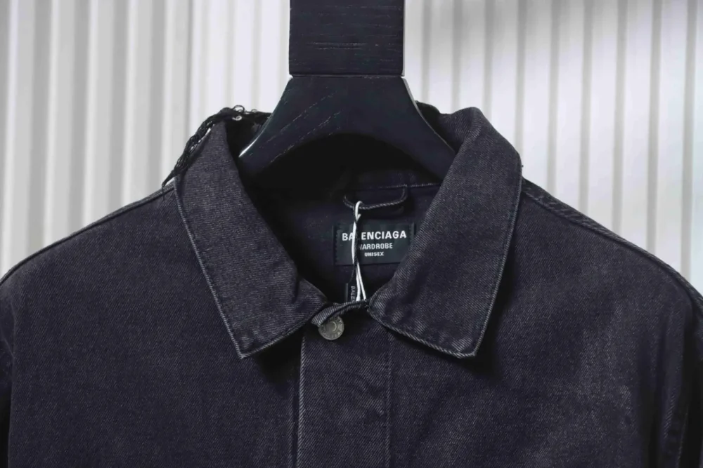 Balenciaga Klassische Jeansjacke mit Cola-Logo-Stickerei – Bild 3