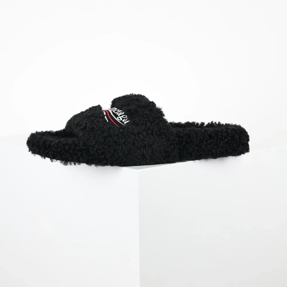 Balenciaga Pelzige Hausschuhe in Schwarz & Weiß & Rot – Bild 10