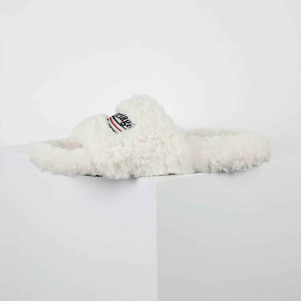 Balenciaga Pelzige Slides in Weiß – Bild 6