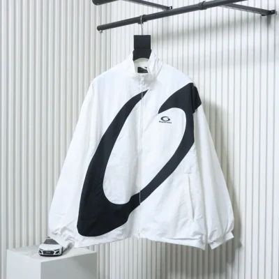 Balenciaga Windbreaker-Jacke mit Halbring-Patchwork