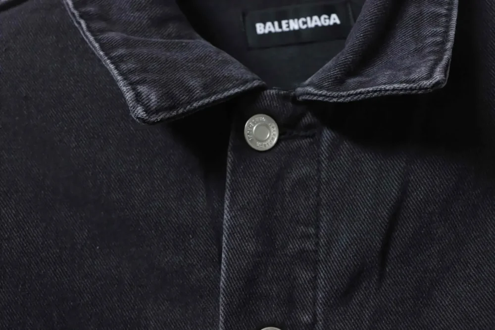 Balenciaga – Weiße Jeansjacke mit Doppel-B-Graffiti und Tintenspritzern XXL – Bild 3