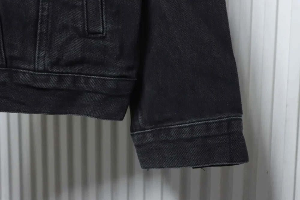 Balenciaga – Weiße Jeansjacke mit Doppel-B-Graffiti und Tintenspritzern XXL – Bild 4